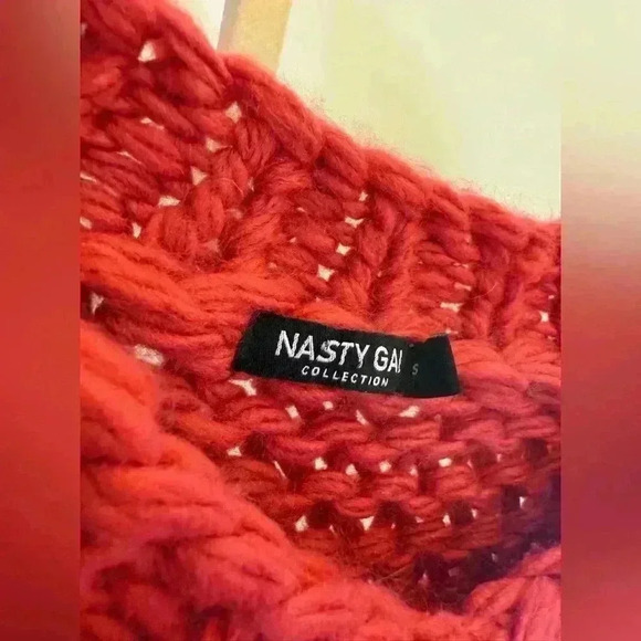 Nasty Gal Women's Deep Pink/Red Pom Pom Chunky Knit Sweater Size S Pullover - Picture 9 of 12